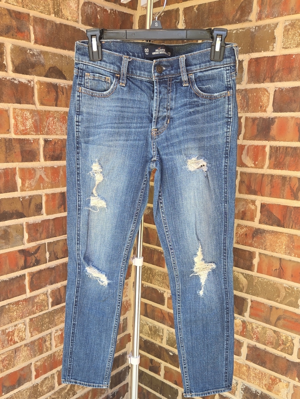 Hollister Boyfriend Jeans in Medium Blue Distressed Wash